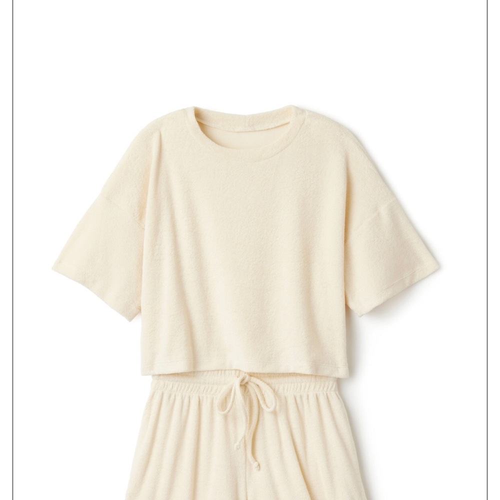 Short sleeve T-shirt. Color - cream.